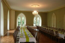 großer Saal im Schloss Seifersdorf, bestuhlt