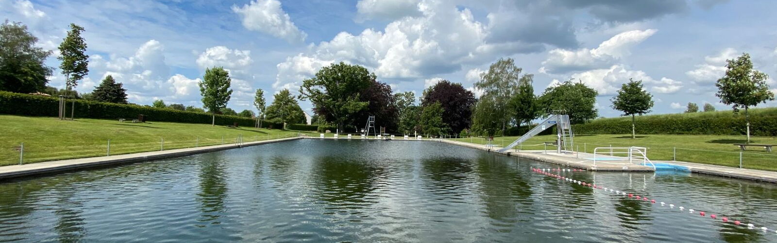 Freibad Wachau mit Blick auf Schwimmbecken