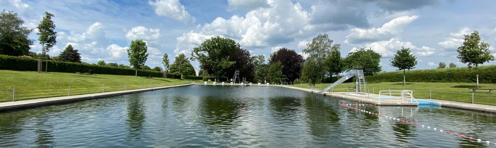 Freibad Wachau mit Blick auf Schwimmbecken