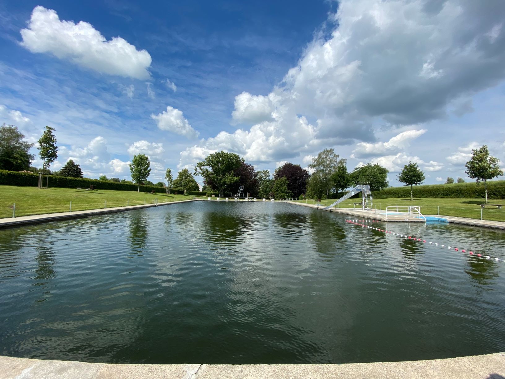 Freibad Wachau mit Blick auf Schwimmbecken